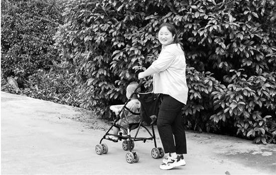 8年前在杭州因玻璃幕墻墜落而截肢的女孩，當媽媽了！(圖3)